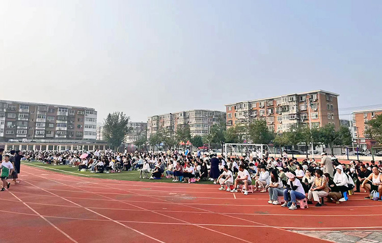 听心教育李津津老师为宜兴埠三小全体家长开展家庭教育专题家长会